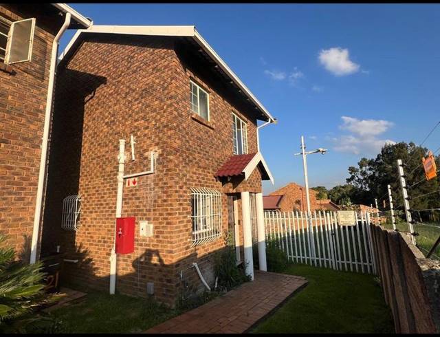 2 BEDROOM APARTMENT FOR SALE IN VAN RIEBEECK PARK